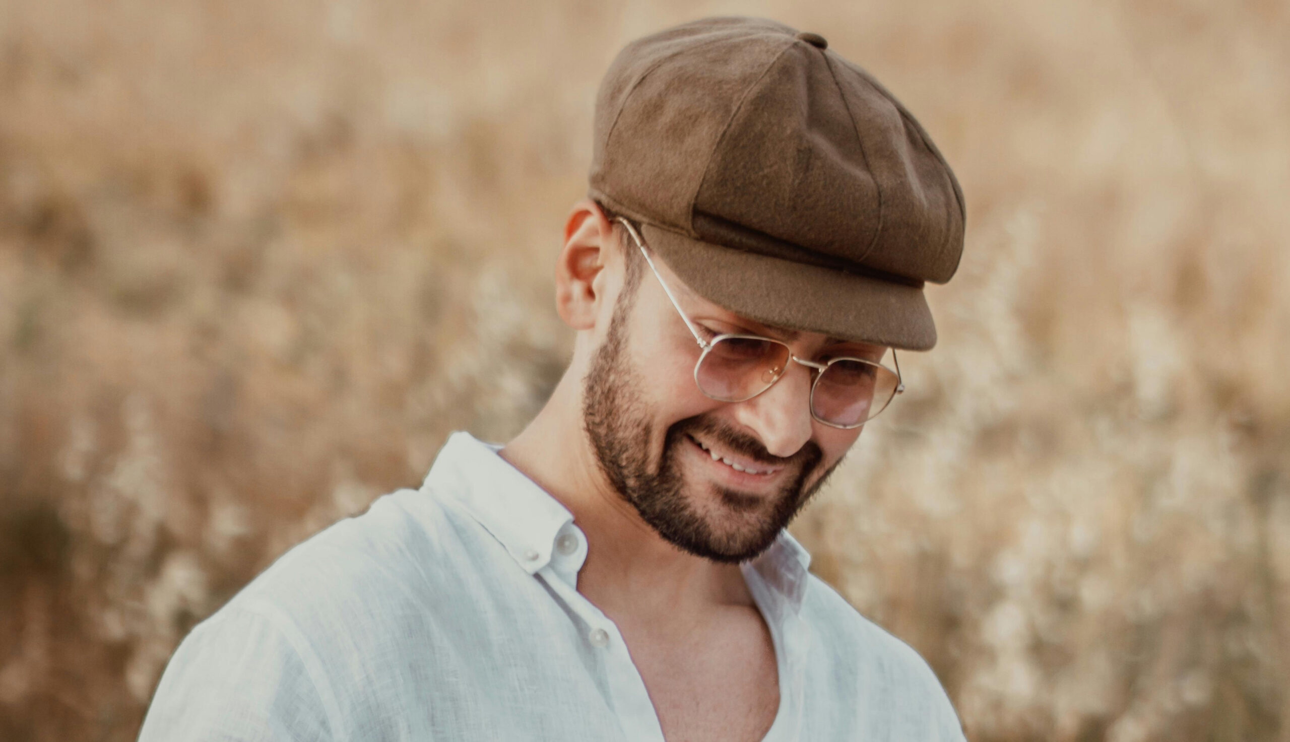 We have gathered some of the best tips on how to wear a hat with glasses 4