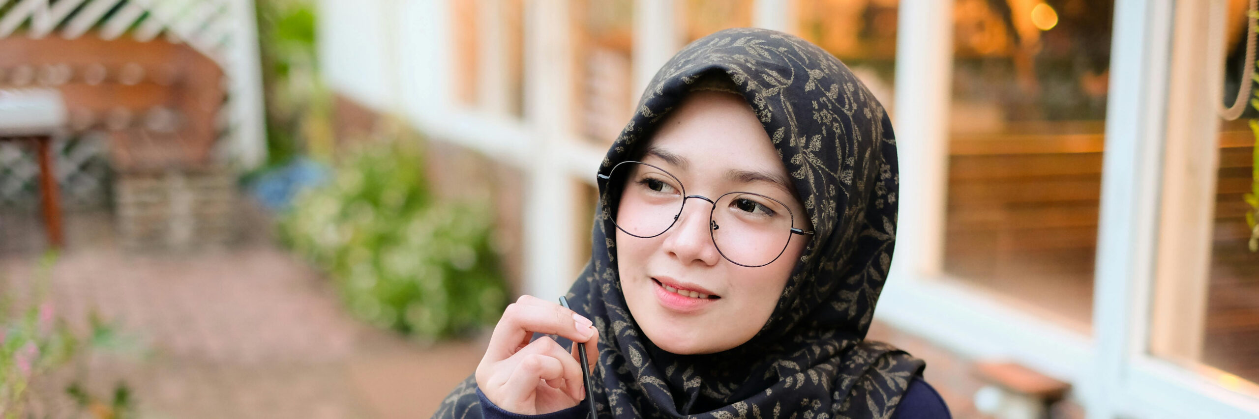 Here are some tips on how to wear your hijab with glasses 1